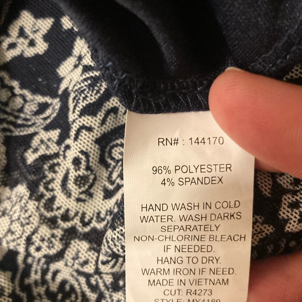 Lavish Blue/White paisley skirt Size Large - Picture 4 of 4